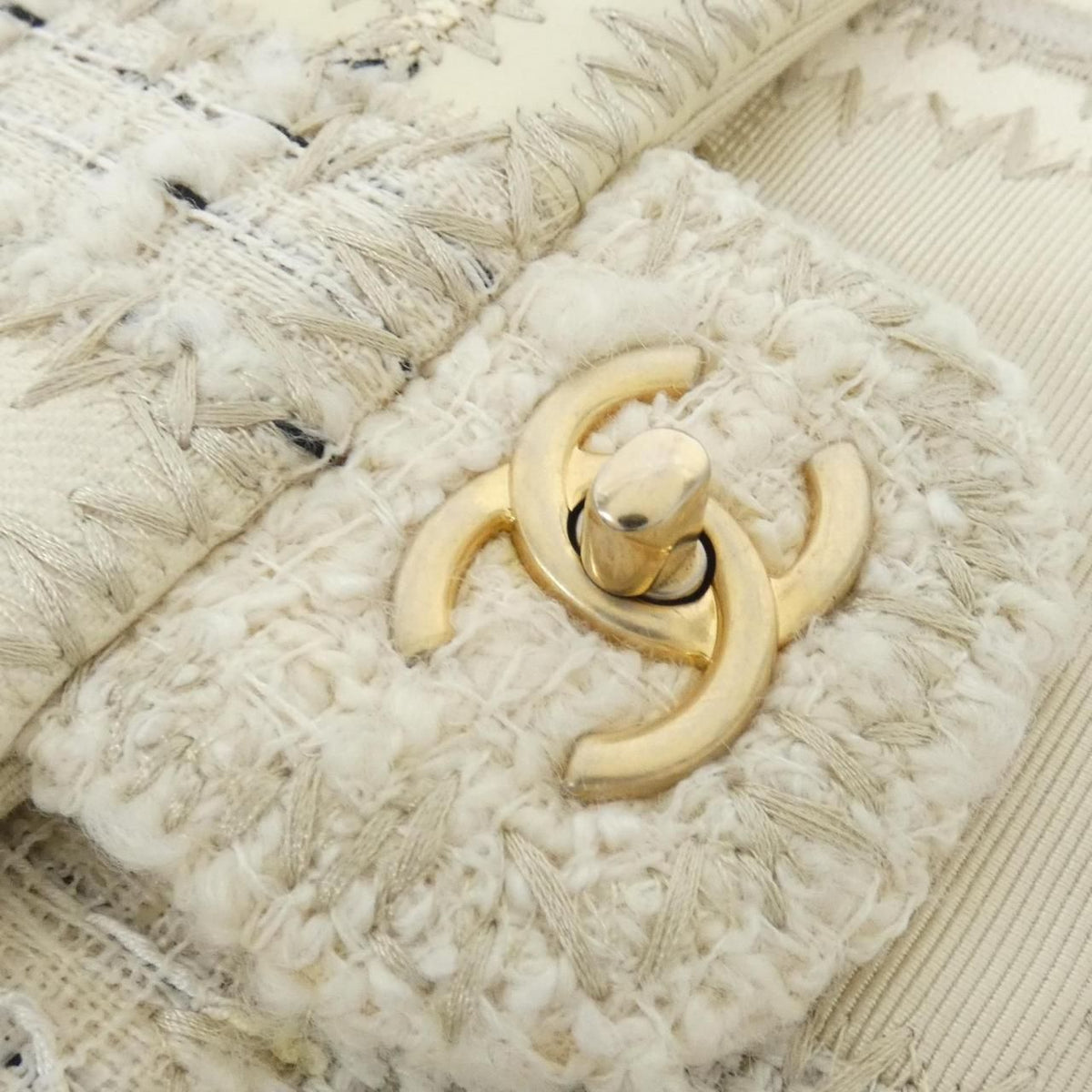 Chanel Shoulder Bag Ivory — view 7
