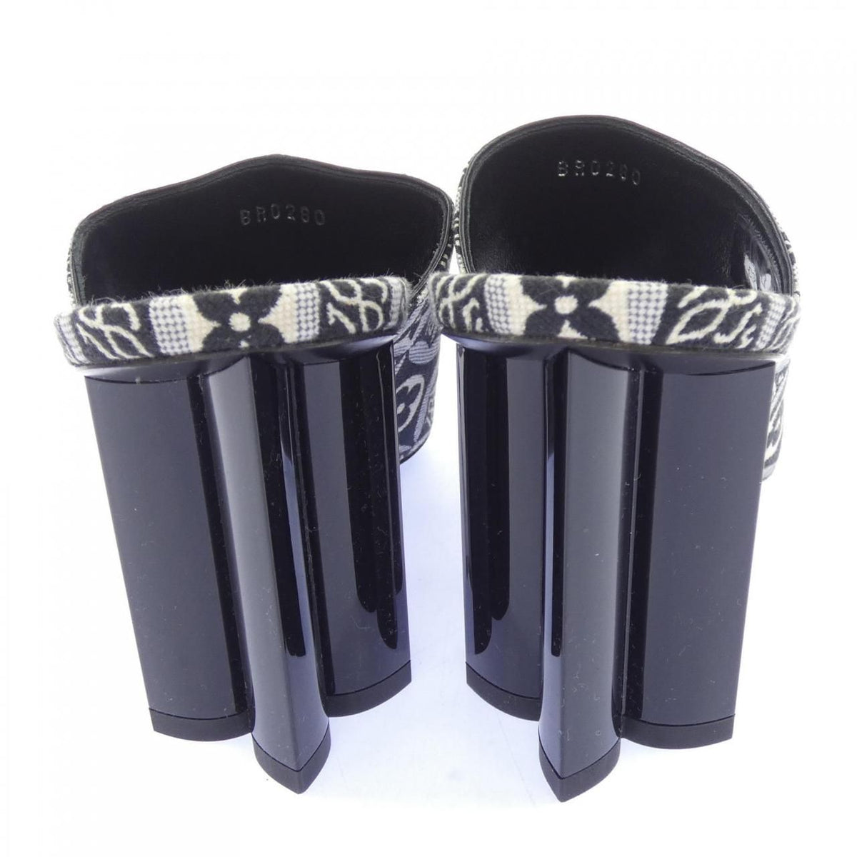 Louis Vuitton Silhouette Line Sandals — view 5