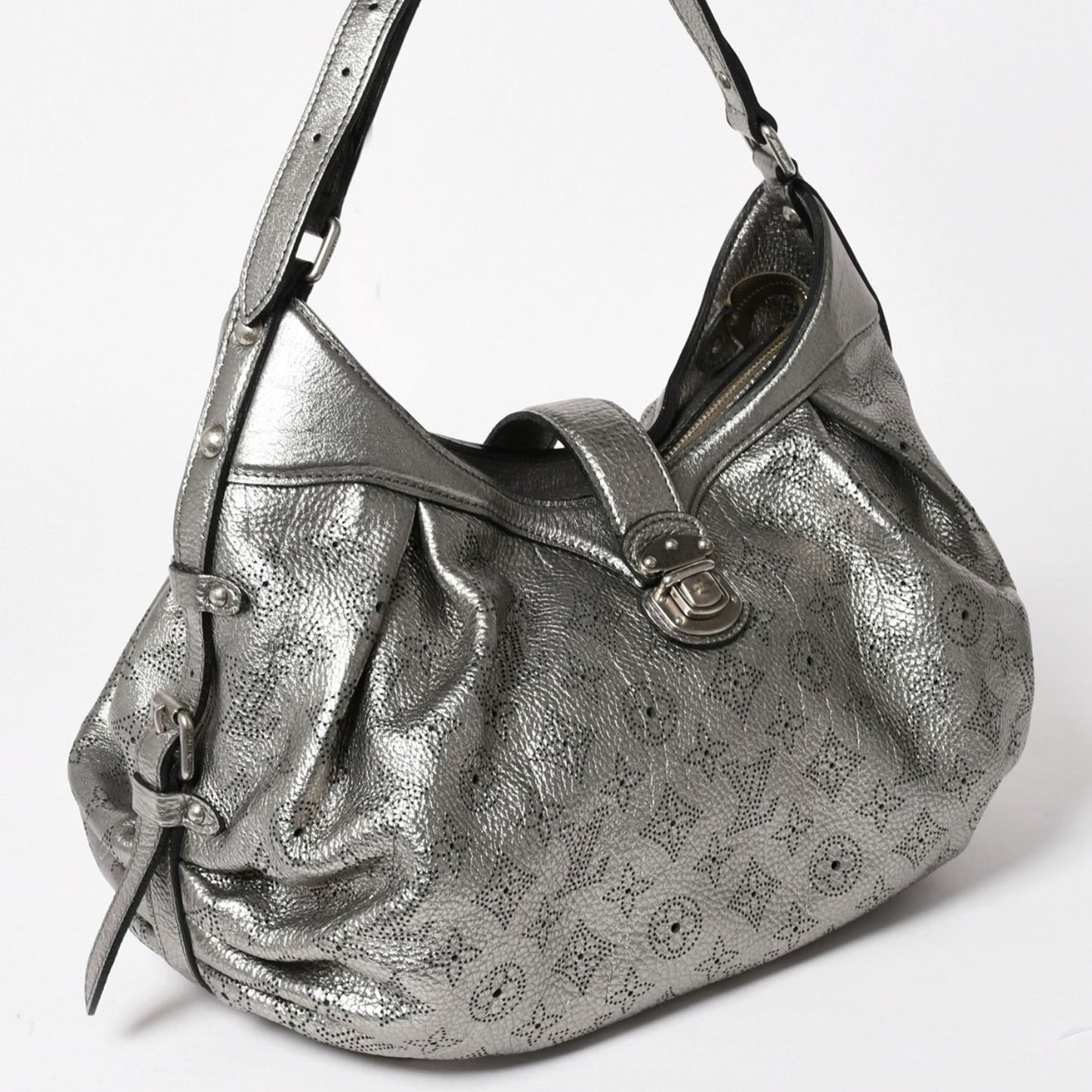 Louis Vuitton Mahina XS Shoulder Bag Argent Metallic Silver — view 3