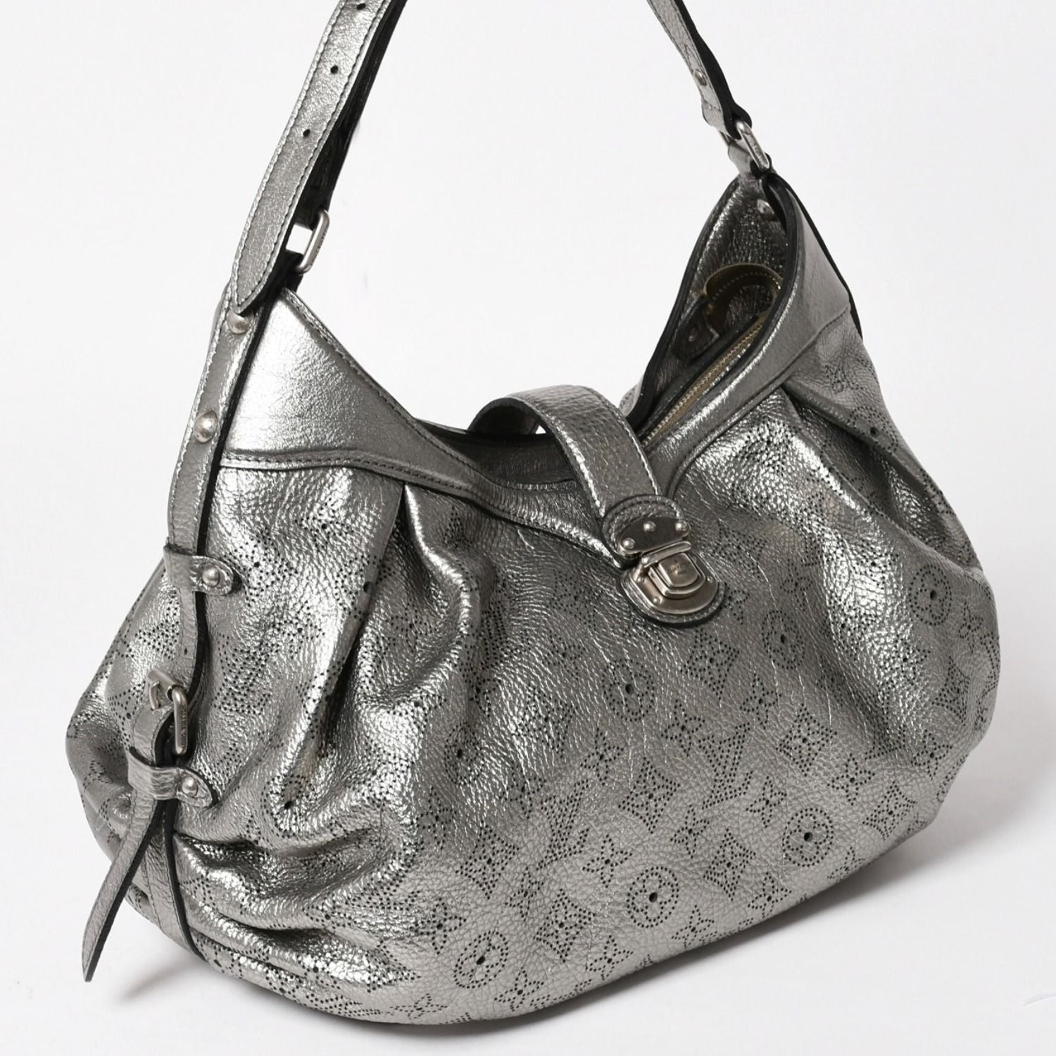 Louis Vuitton Mahina XS Shoulder Bag Argent Metallic Silver — view 3