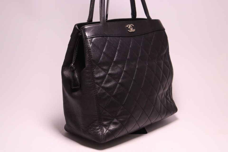 Chanel Lambskin Tote Bag Black — view 4