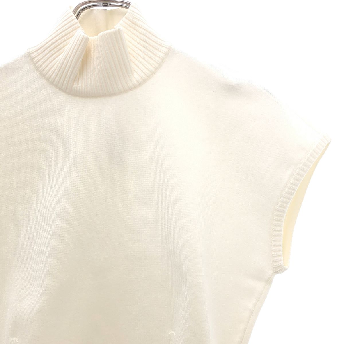 Gucci Back Logo Sleeveless Knit XS White Sweater — view 2