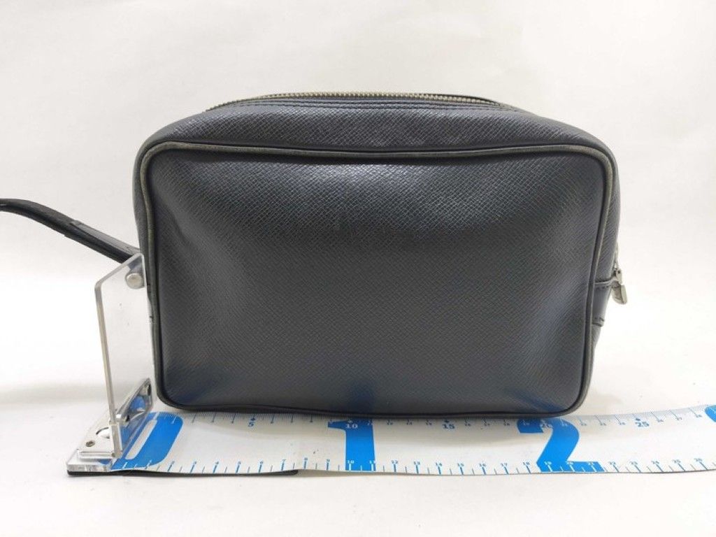 Louis Vuitton Second Bag Karga Ardoise Taiga Silver — view 2