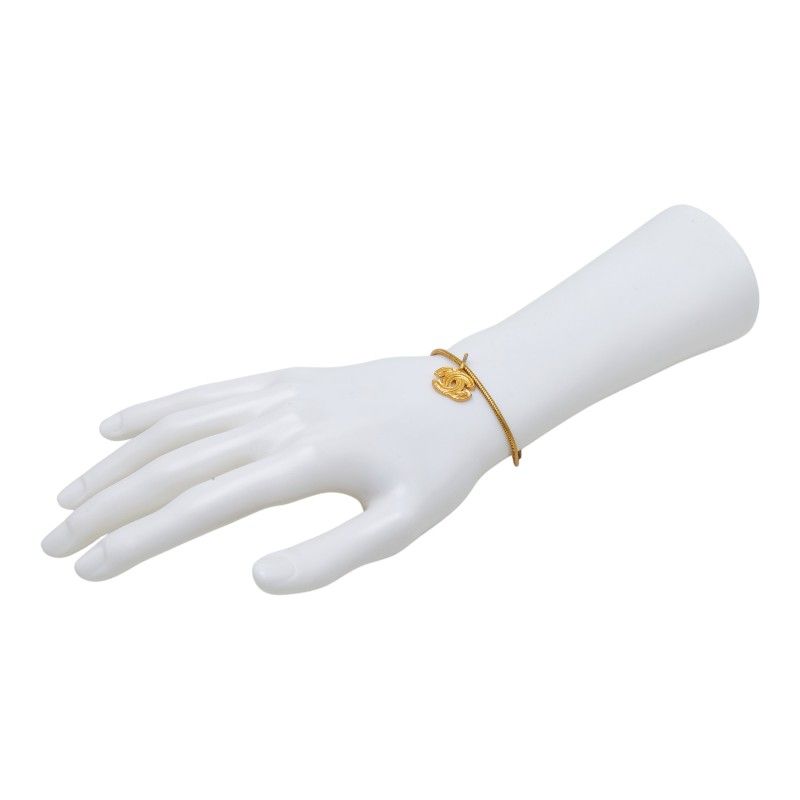 Chanel CC Logo Bracelet Gold Plated — view 7