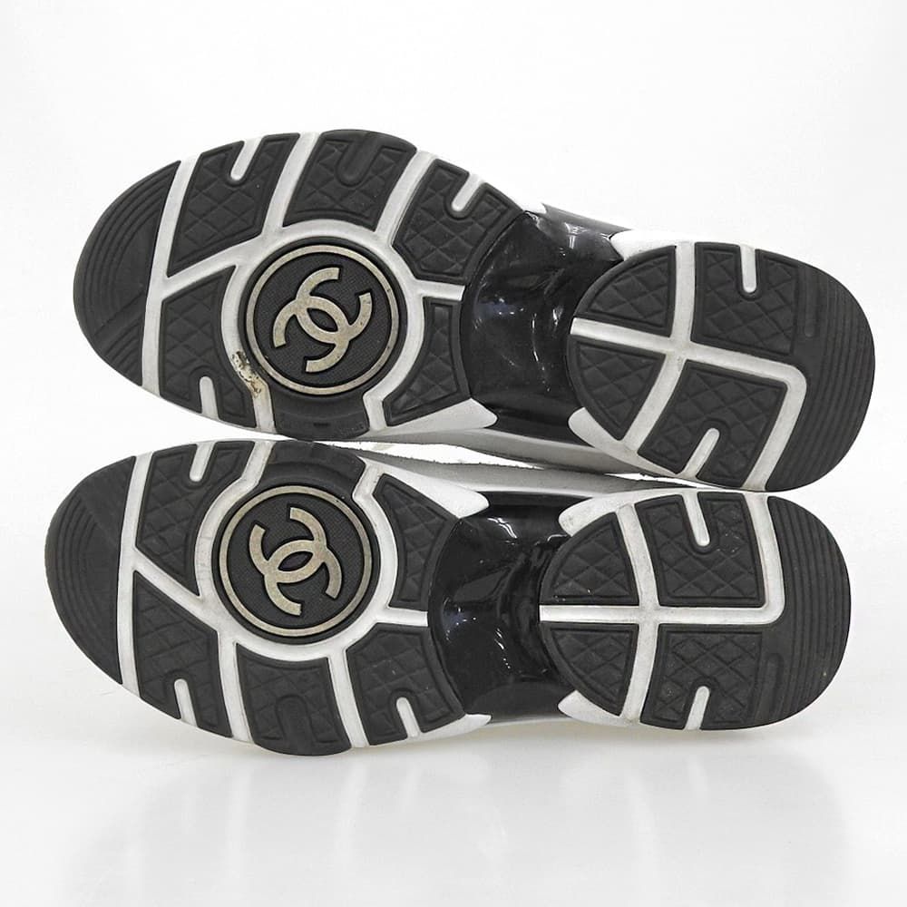 Chanel CC Logo Sneakers White — view 2