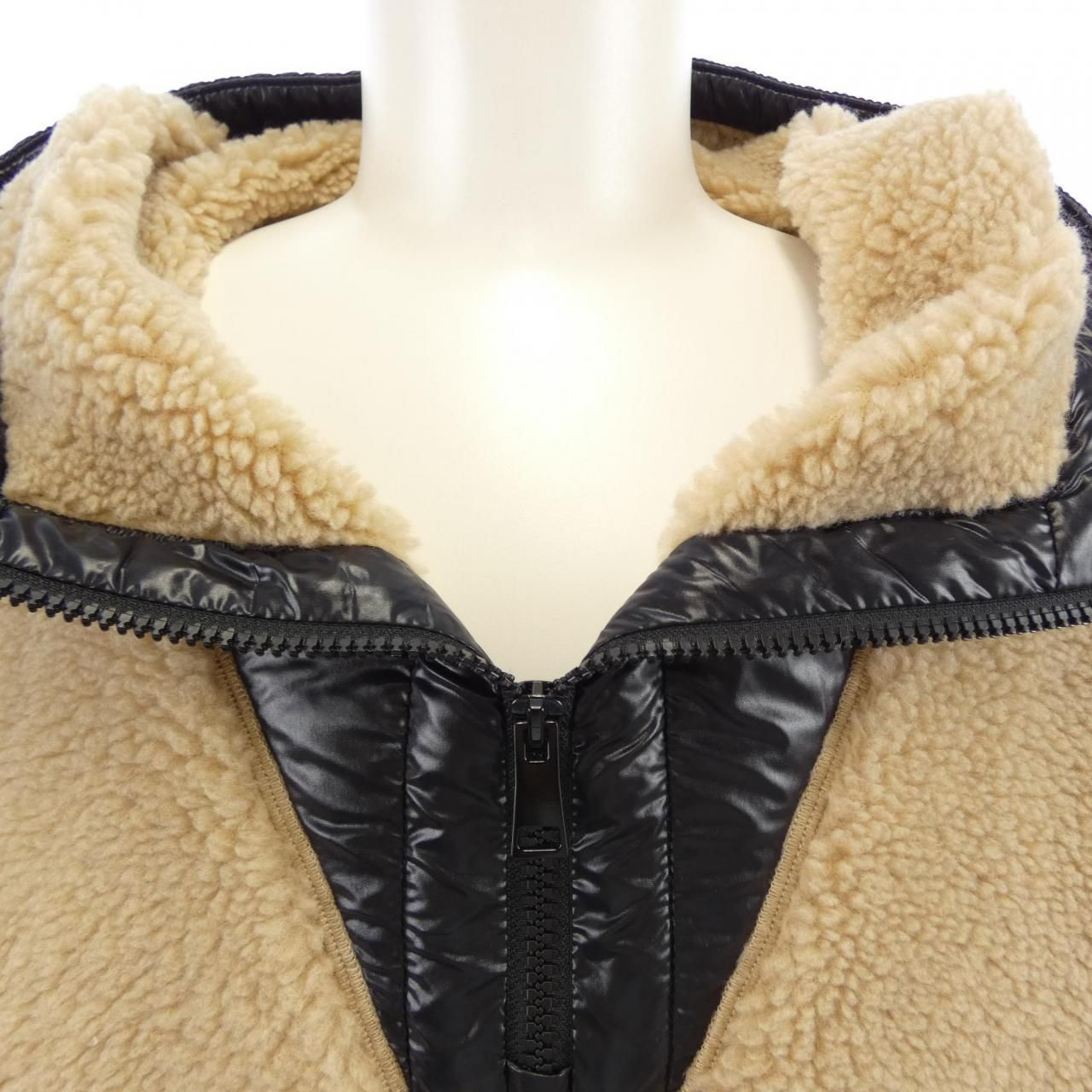 Moncler Jacket Beige — view 6