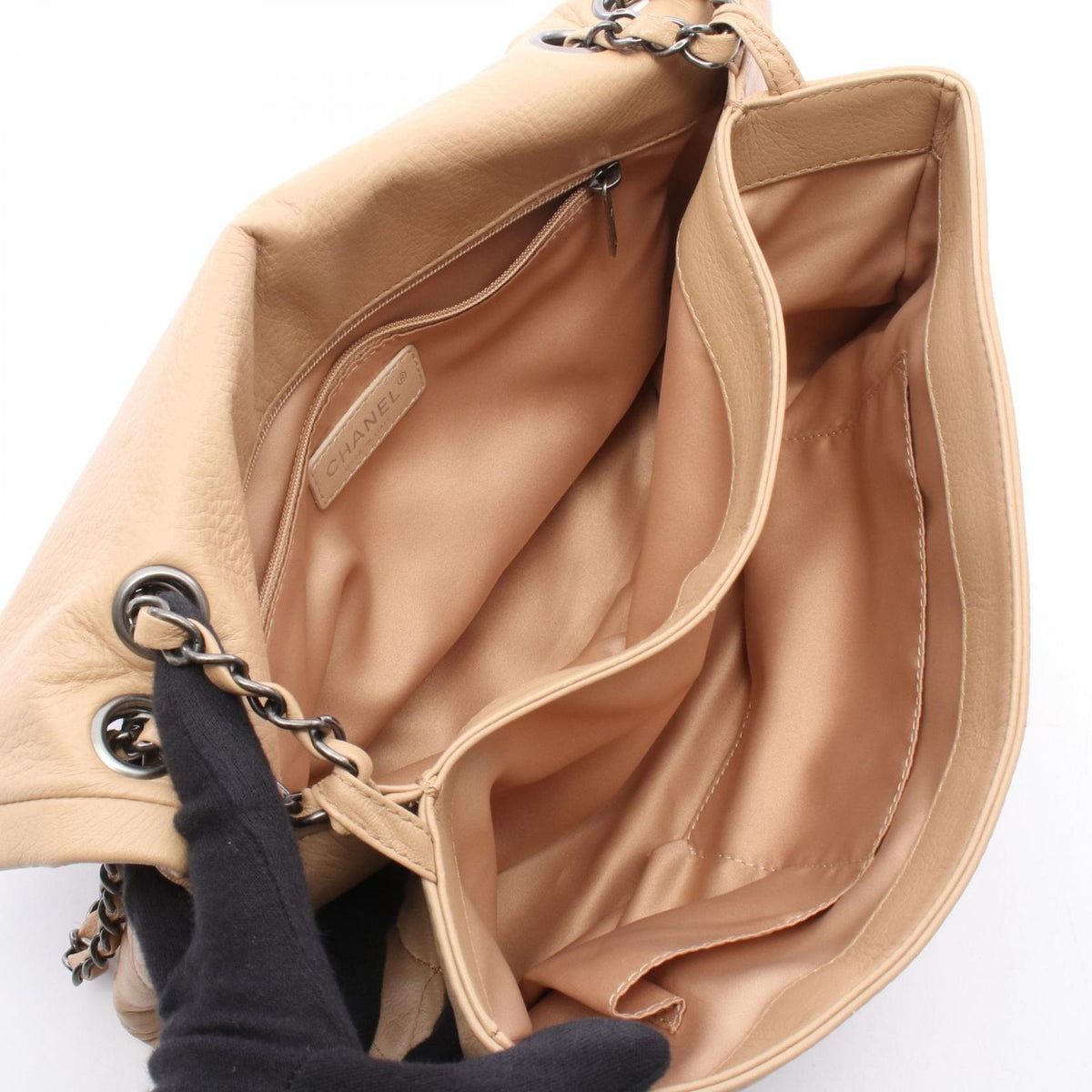 Chanel Shoulder Bag Quilted Beige Lambskin Chain — view 3