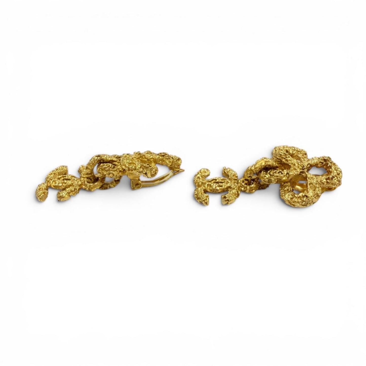 Chanel Vintage Metal Lava Flower CC Logo Swing Earrings Gold — view 3