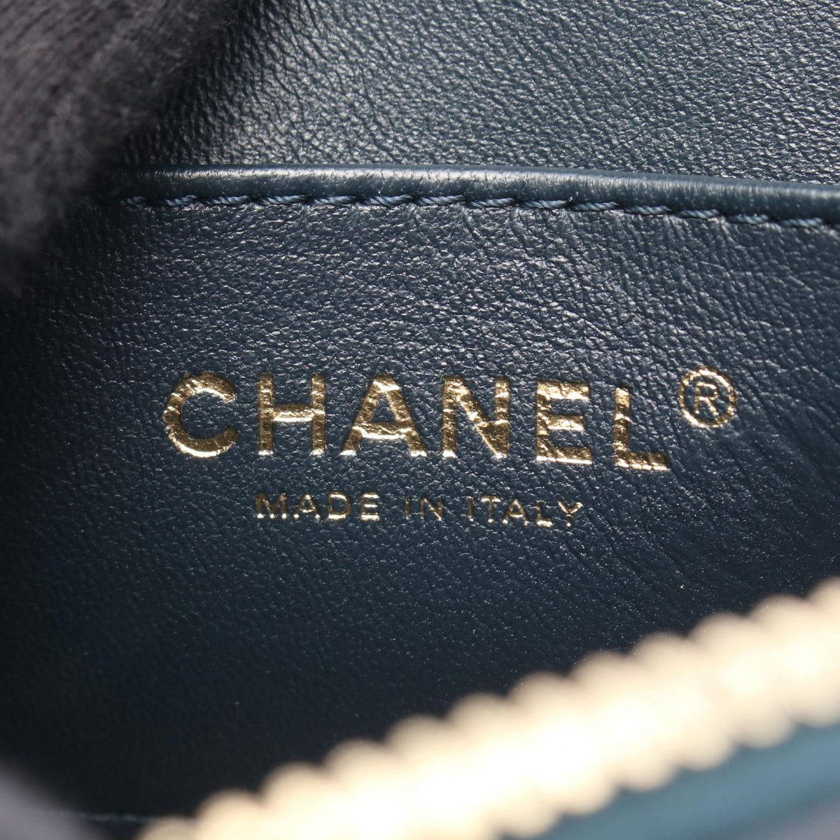 Chanel Shoulder Bag Blanc Stitch Blue Green Leather Chain — view 4