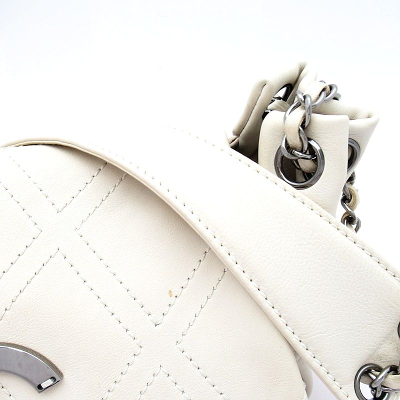 Chanel Diamond Stitch Chain Shoulder Bag Leather White — view 2