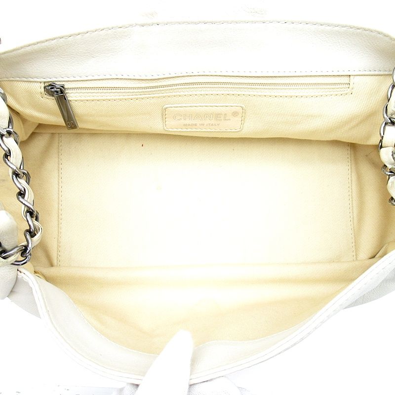 Chanel Diamond Stitch Chain Shoulder Bag Leather White — view 7