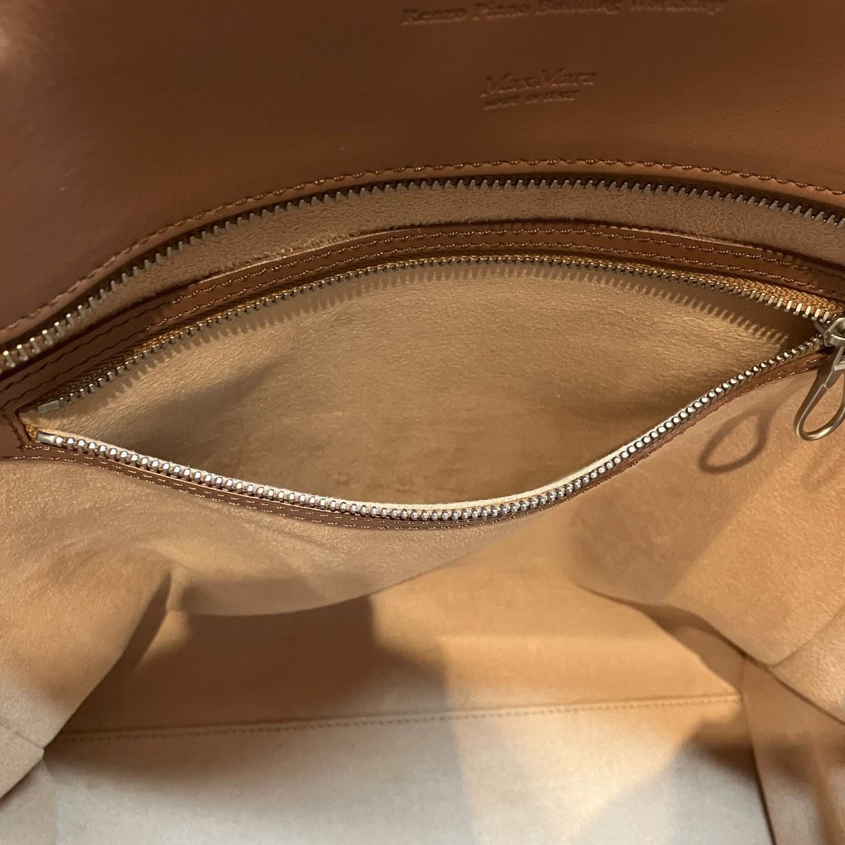 Max Mara Whitney Renzo Piano Collaboration Tote Calfskin Suede — view 6