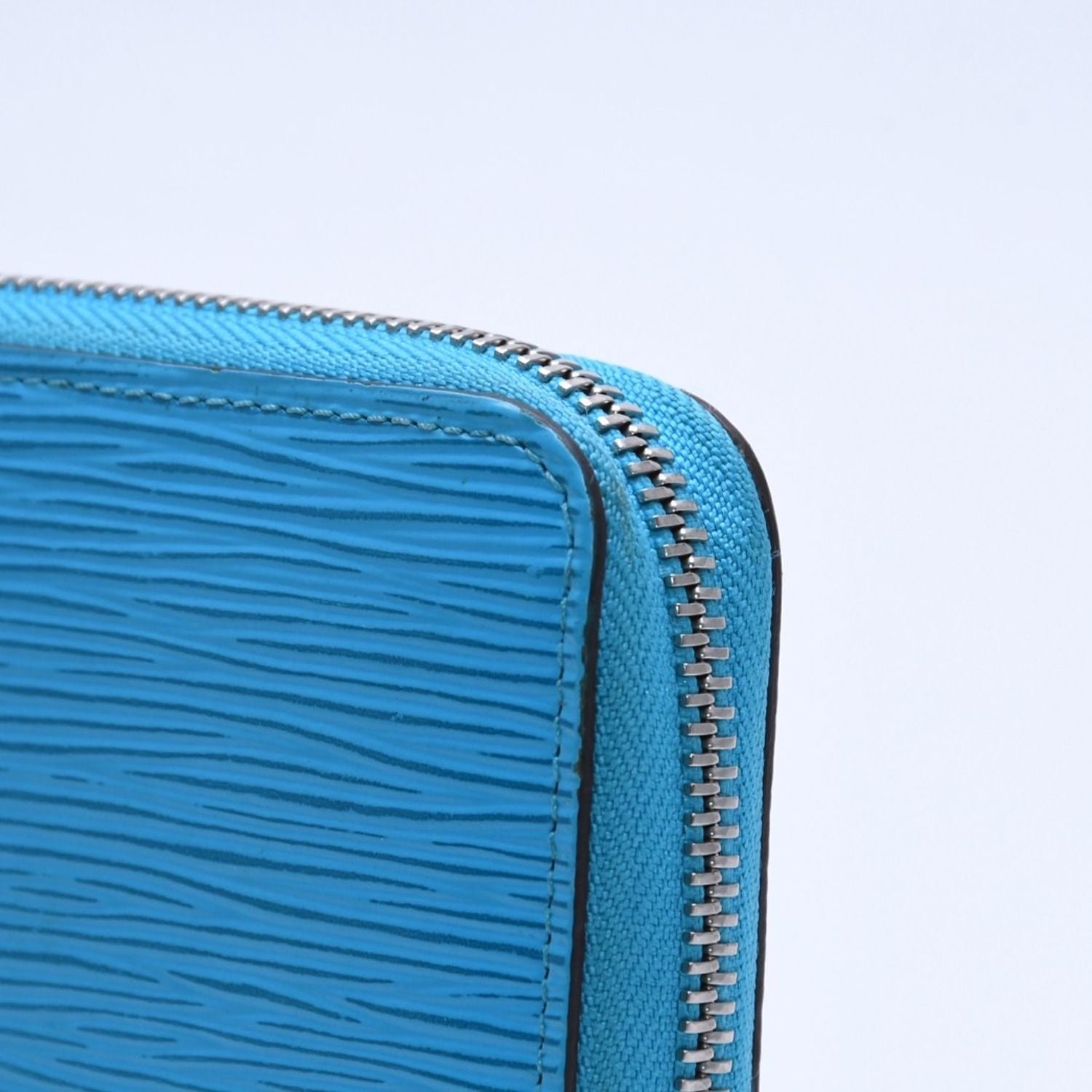 Louis Vuitton Zippy Wallet Epi Leather Silver Turquoise Blue — view 5