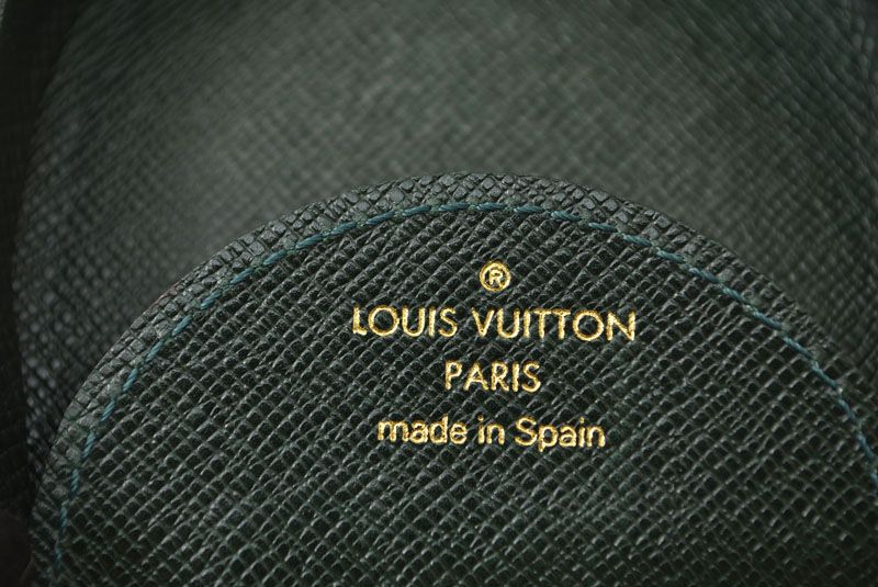 Louis Vuitton Coin Purse Porte-Monnaie Cuvette Taiga Esepia Dark Green — view 7