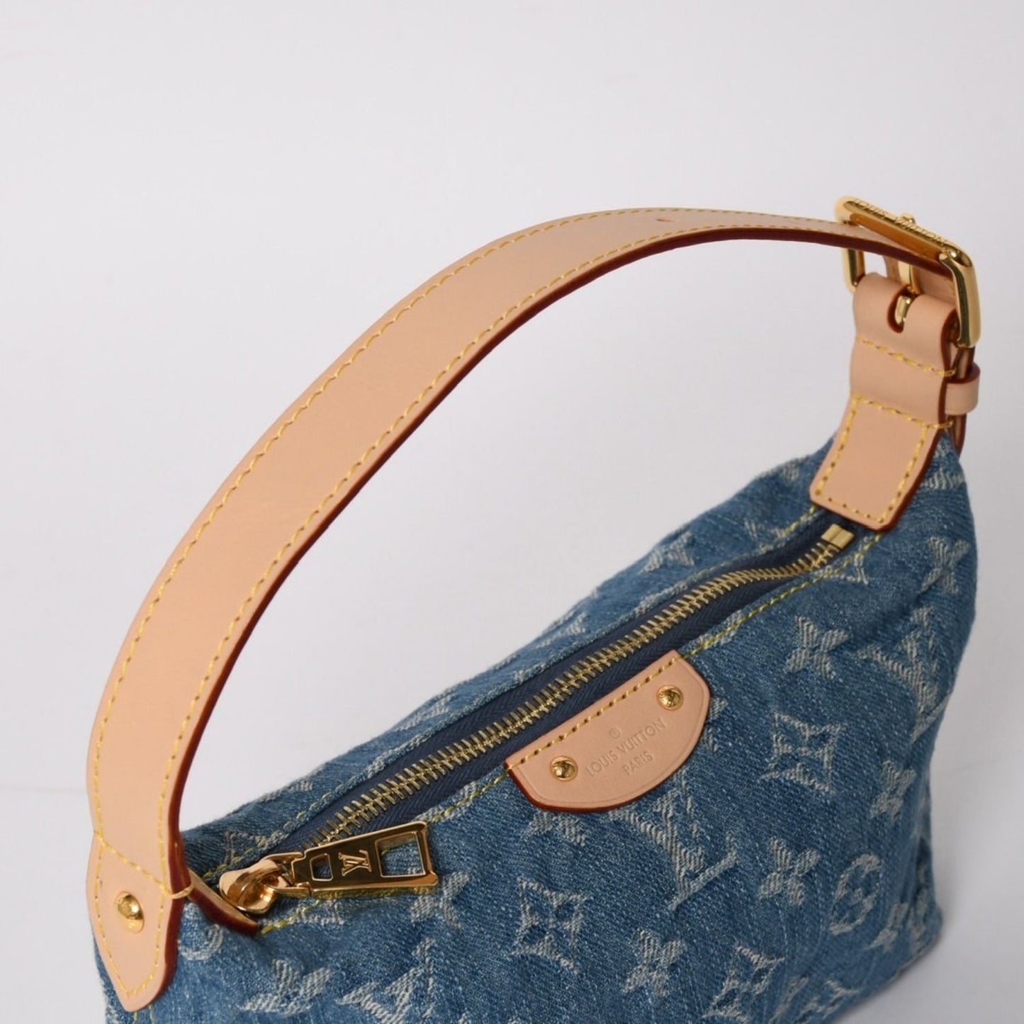 Louis Vuitton Pochette Hills Handbag Monogram Denim Indigo Blue Gold — view 6