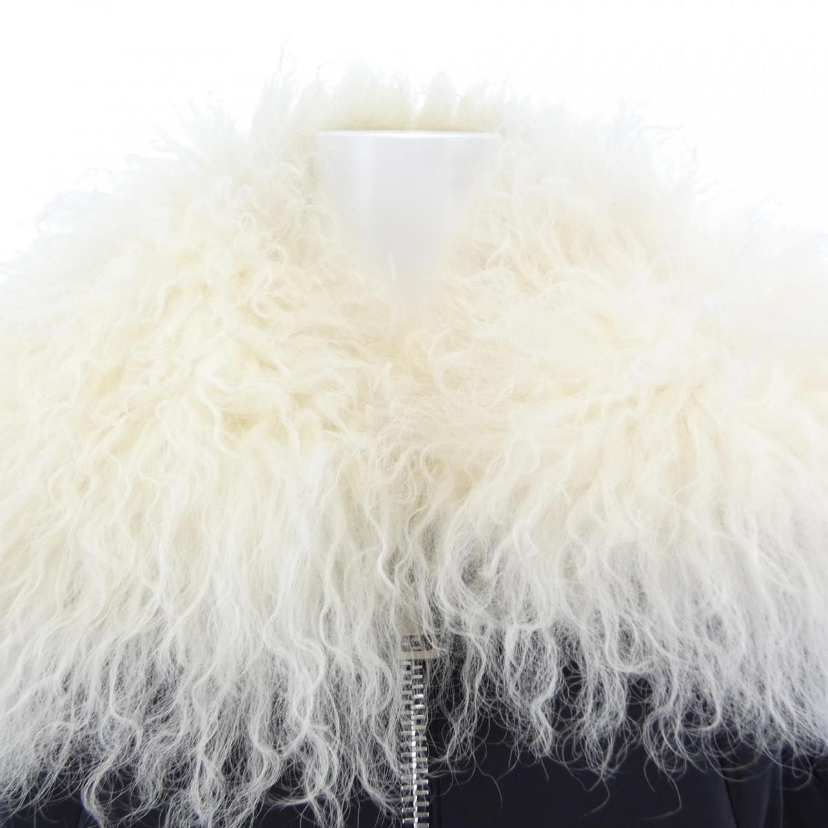 Moncler Kikilia Down Jacket — view 7