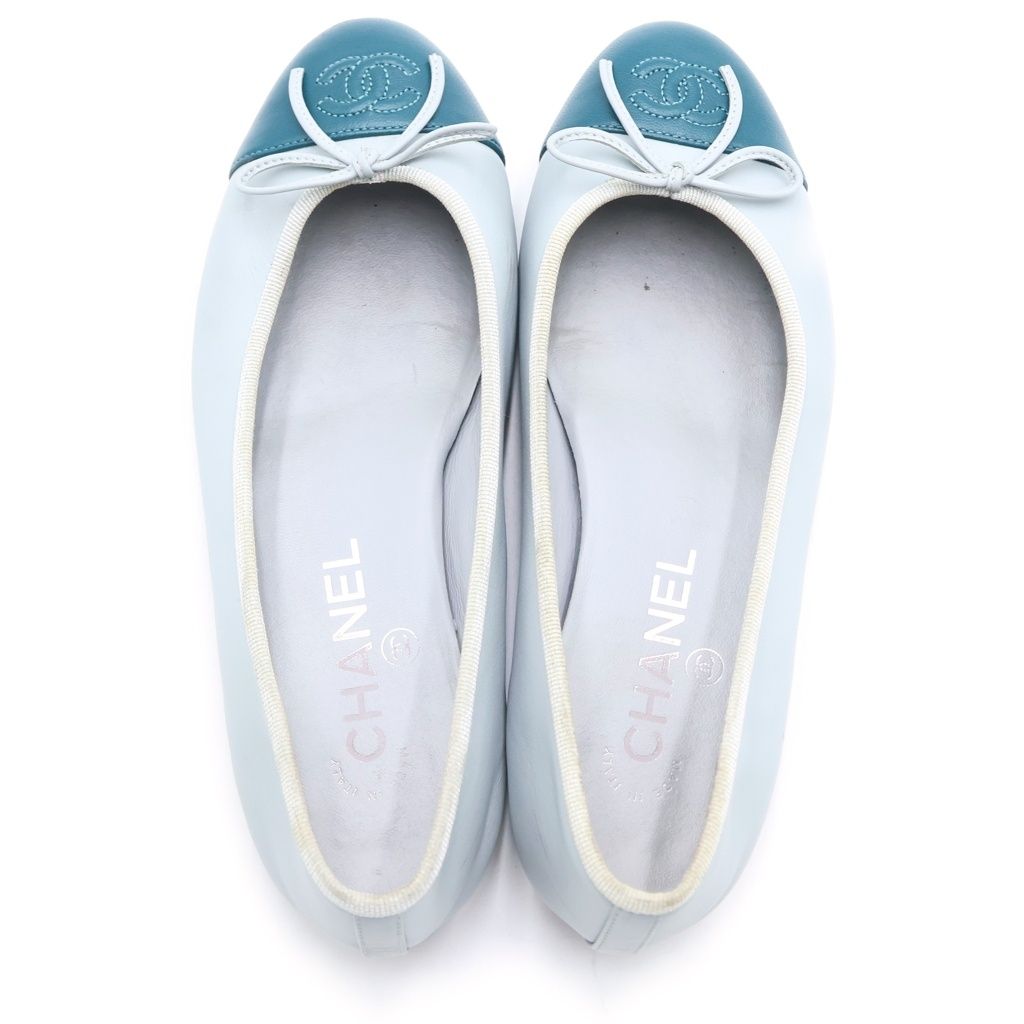 Chanel CC Logo Velours Nash Pumps Leather Blue Gray Heel — view 4