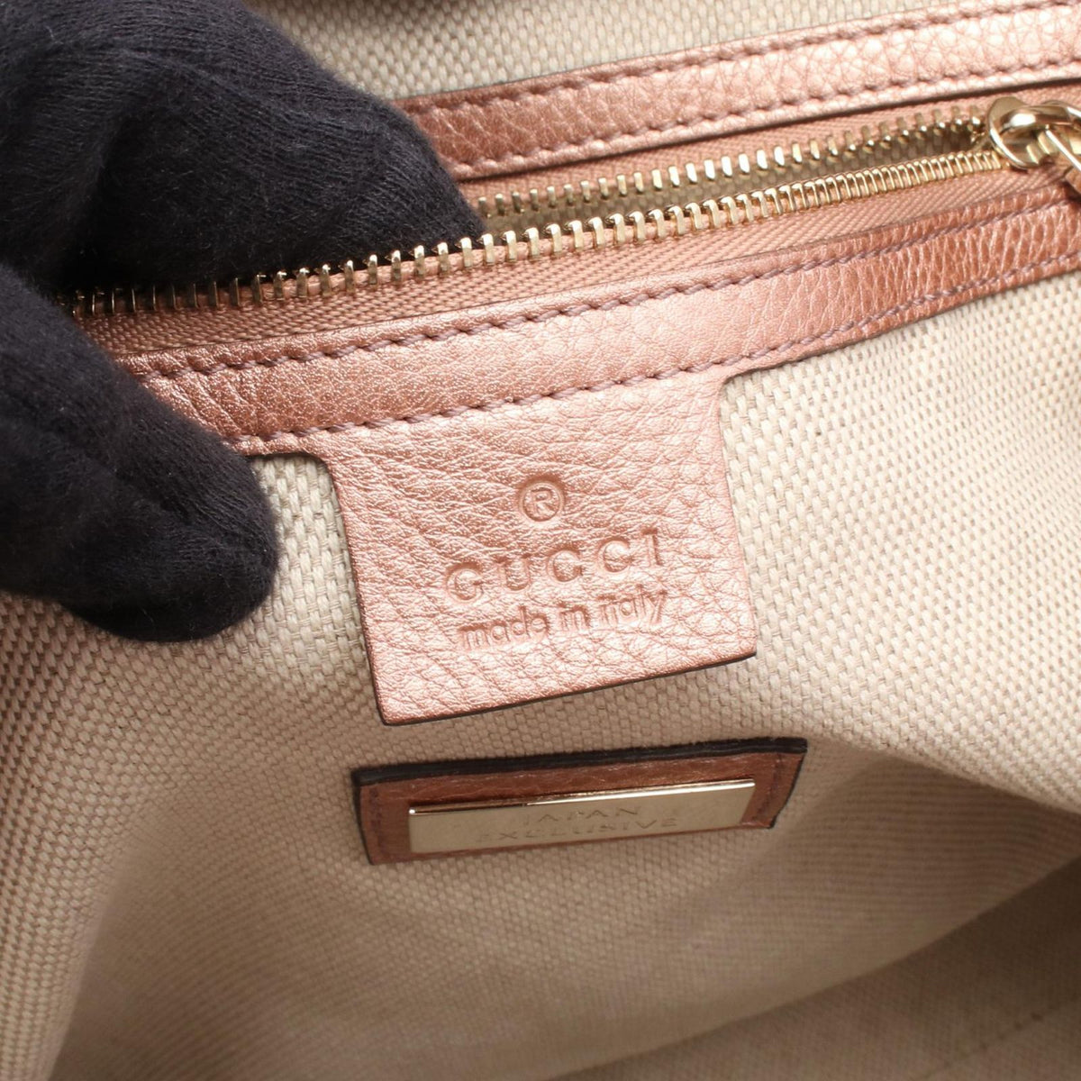 Gucci Tote Bag Soho Cellarius Interlocking G Metallic Pink Leather — view 4