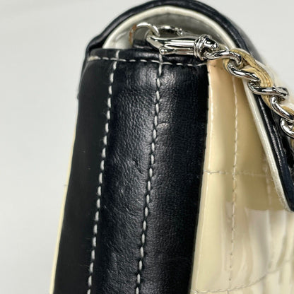Chanel Shoulder Bag CC Logo Chocolate Bar Patent Patent Leather White Black — view 5