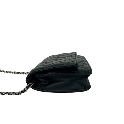Chanel Card Present Quilted CC Logo Lambskin Shoulder Bag Pochette Black — view 5