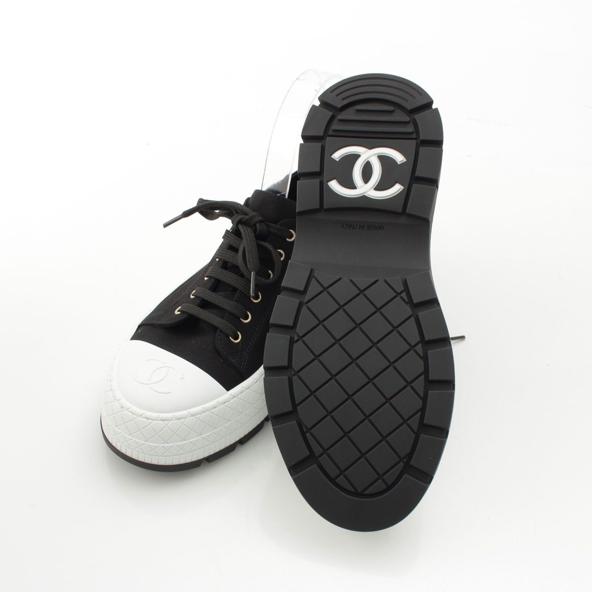 Chanel Cotton Lambskin CC Logo Low-Cut Sneakers Black White — view 5