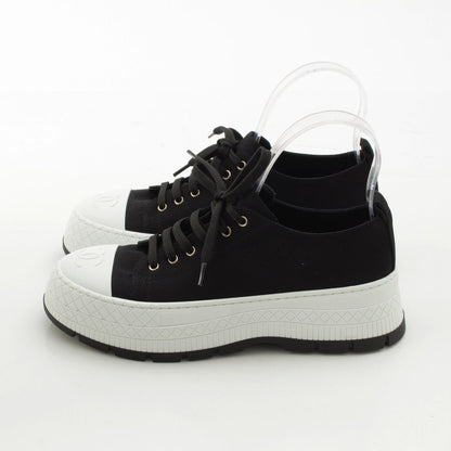 Chanel Cotton Lambskin CC Logo Low-Cut Sneakers Black White — view 3