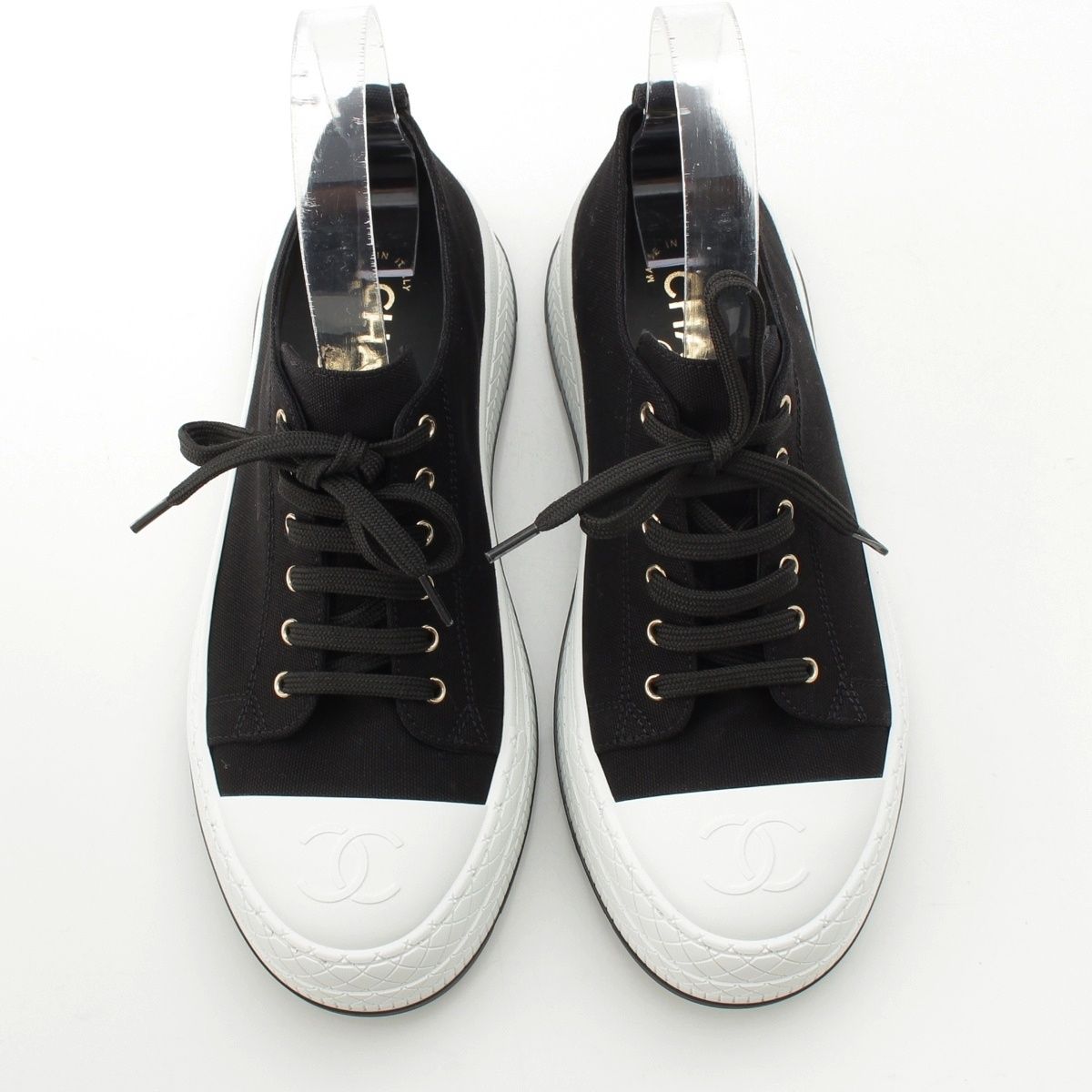 Chanel Cotton Lambskin CC Logo Low-Cut Sneakers Black White — view 2