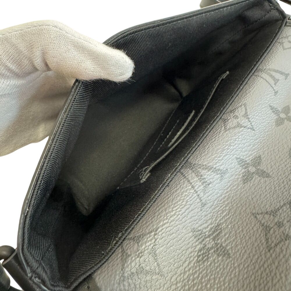 Louis Vuitton Pochette Smartphone Shoulder Bitton Pulse Wearable Wallet — view 5