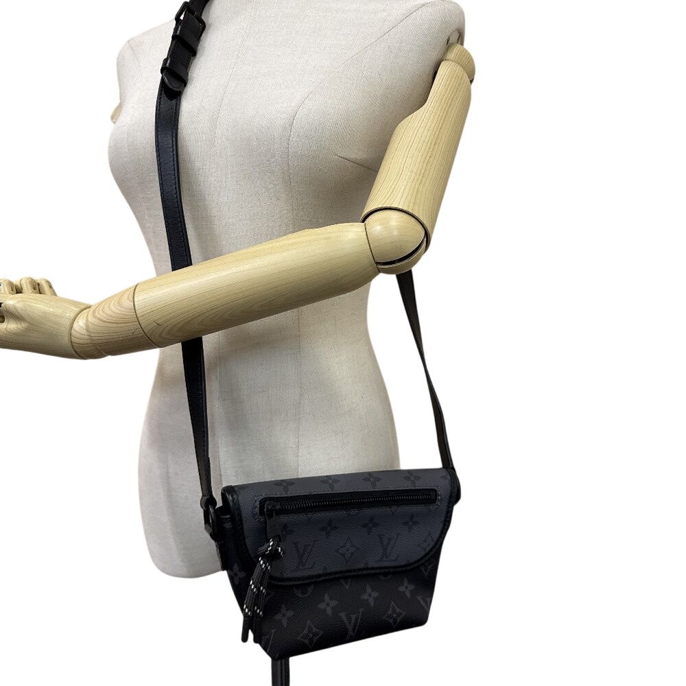 Louis Vuitton Pochette Smartphone Shoulder Bitton Pulse Wearable Wallet — view 8