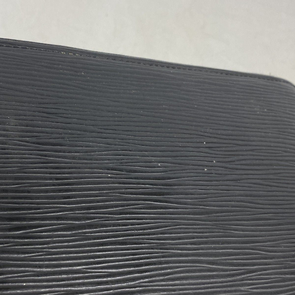 Louis Vuitton Wallet Epi Zippy Organizer Noir — view 7
