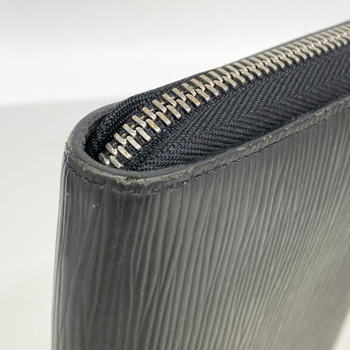 Louis Vuitton Wallet Epi Zippy Organizer Noir — view 5