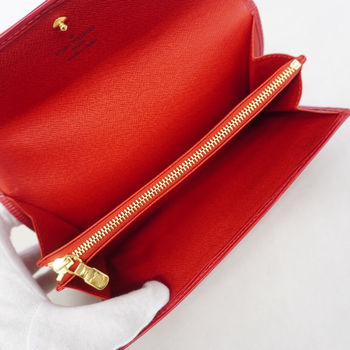 Louis Vuitton Wallet Epi Porte-Monnaie Cles Castilian — view 3