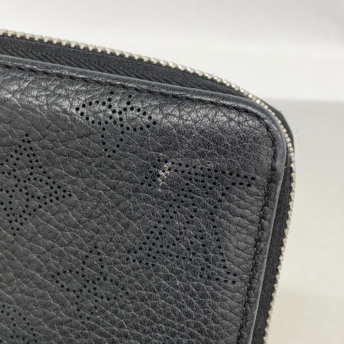 Louis Vuitton Wallet Mahina Zippy Noir — view 6