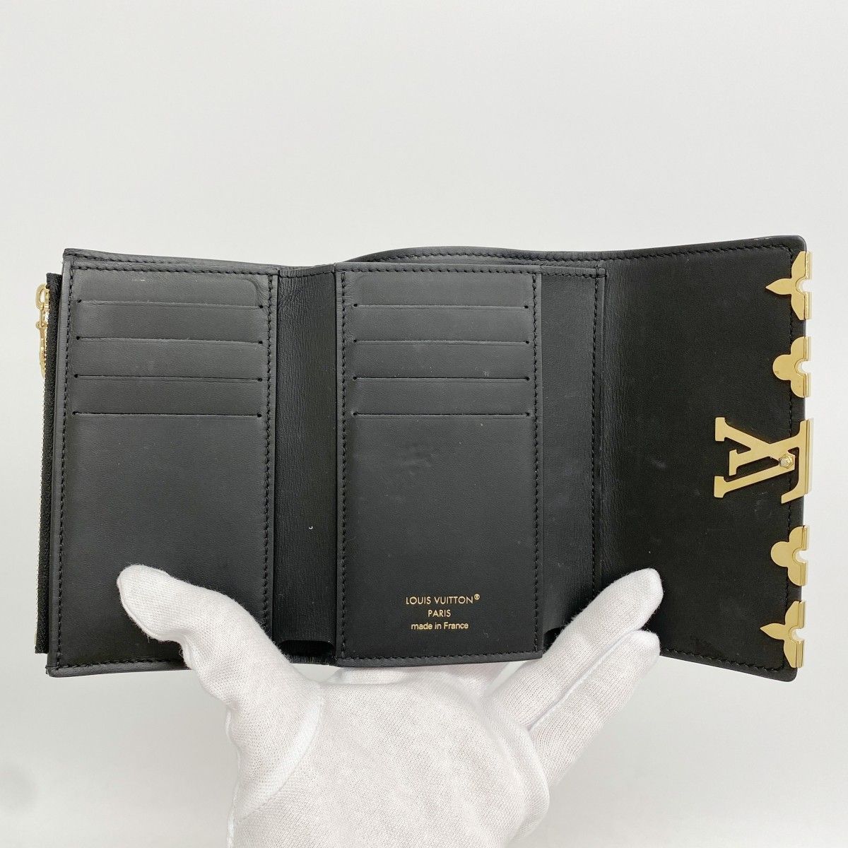 Louis Vuitton Wallet Taurillon Portefeuille Capucines Compact Noir — view 3