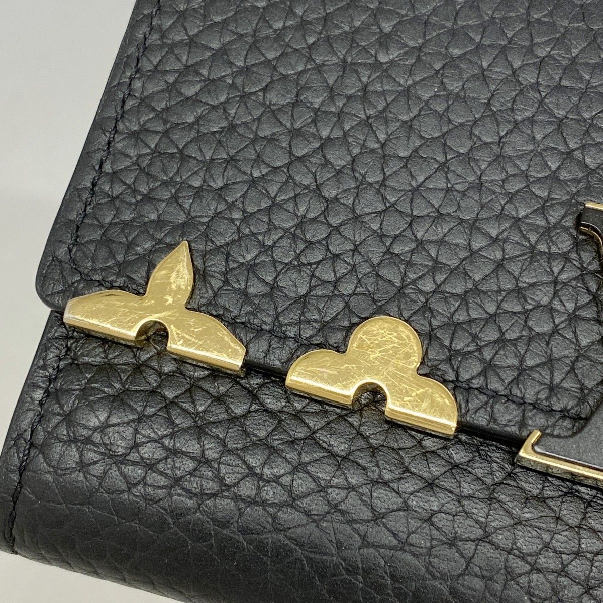 Louis Vuitton Wallet Taurillon Portefeuille Capucines Compact Noir — view 6