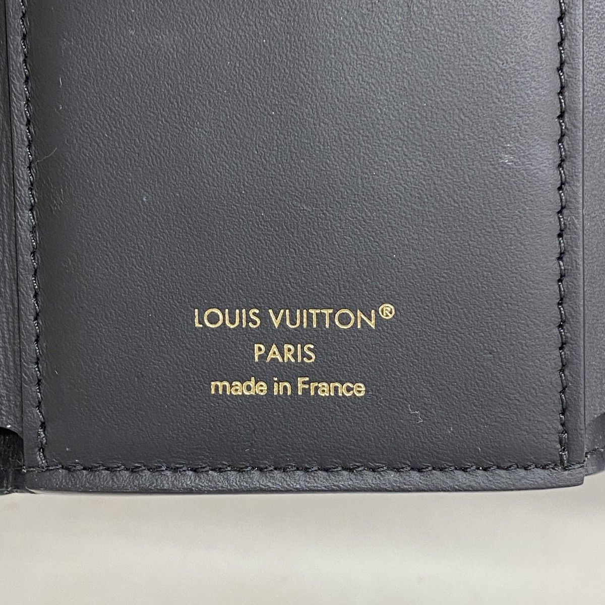 Louis Vuitton Wallet Taurillon Portefeuille Capucines Compact Noir — view 4