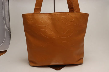 Chanel No 5 CC Logo Tote — view 2