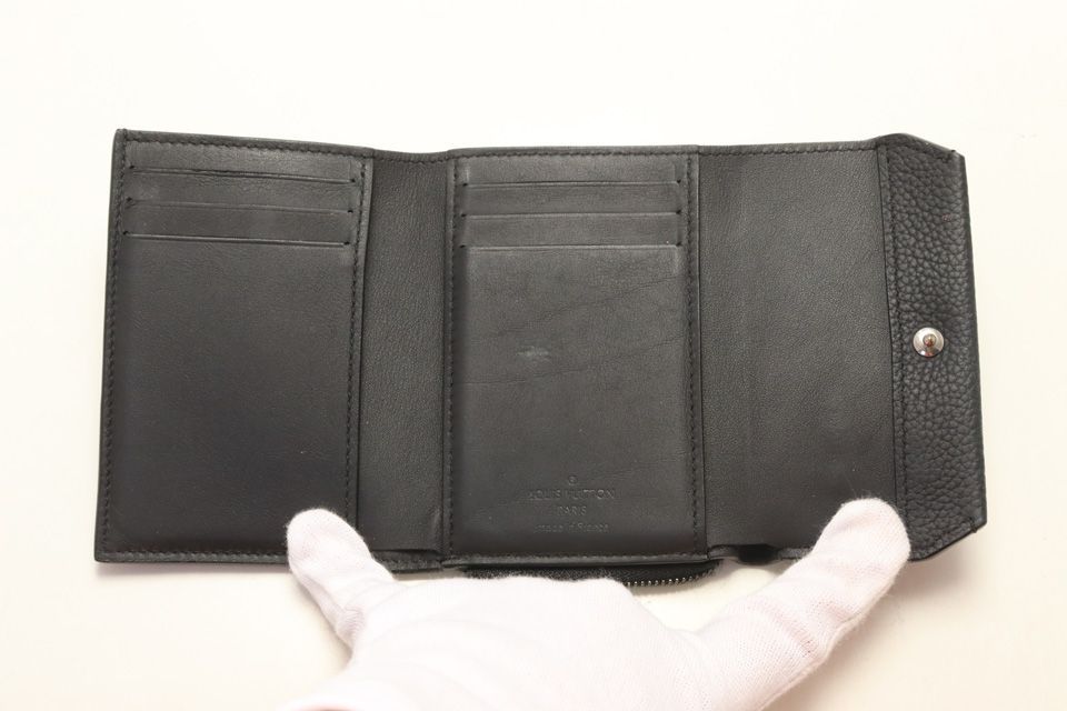Louis Vuitton LV Aerogram Portefeuille Pilot Bifold Wallet — view 4