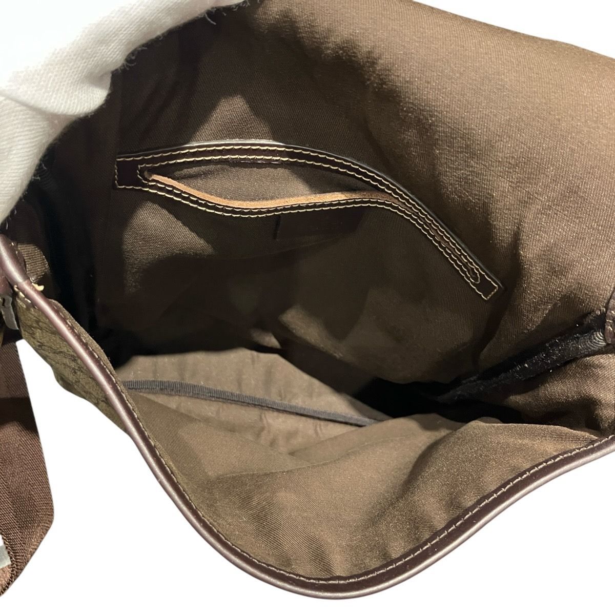 Gucci GG Supreme Shoulder Bag Leather — view 5