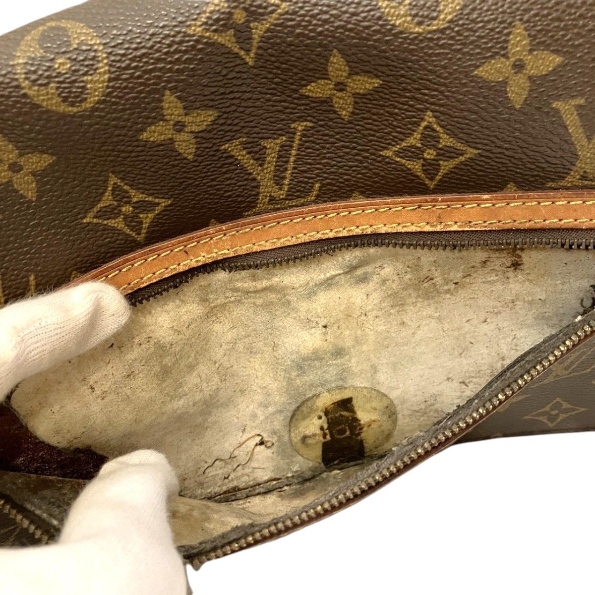 Louis Vuitton Saint Germain 28 Monogram Shoulder Bag Leather — view 8