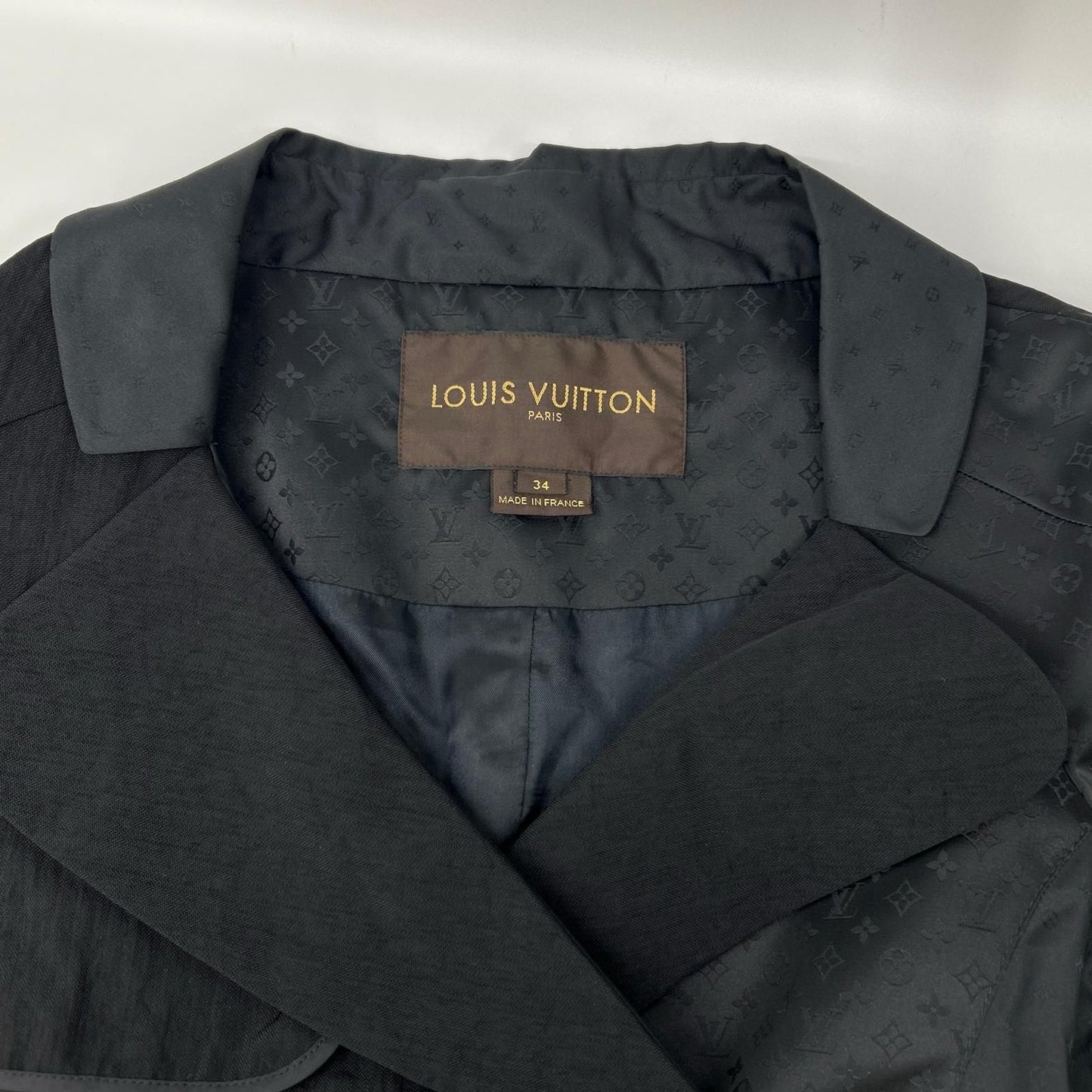 Louis Vuitton 09 Black Monogram Pattern Belted Half Trench Coat 34 — view 7