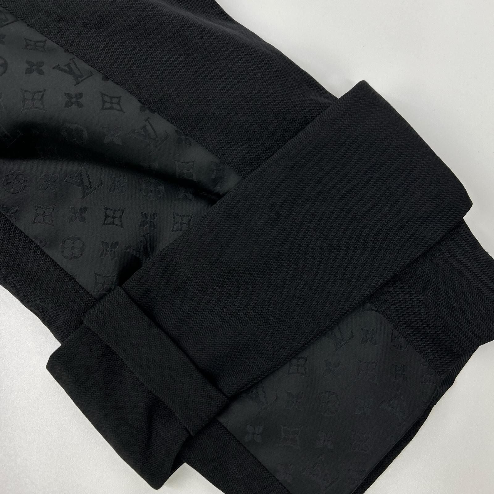 Louis Vuitton 09 Black Monogram Pattern Belted Half Trench Coat 34 — view 9