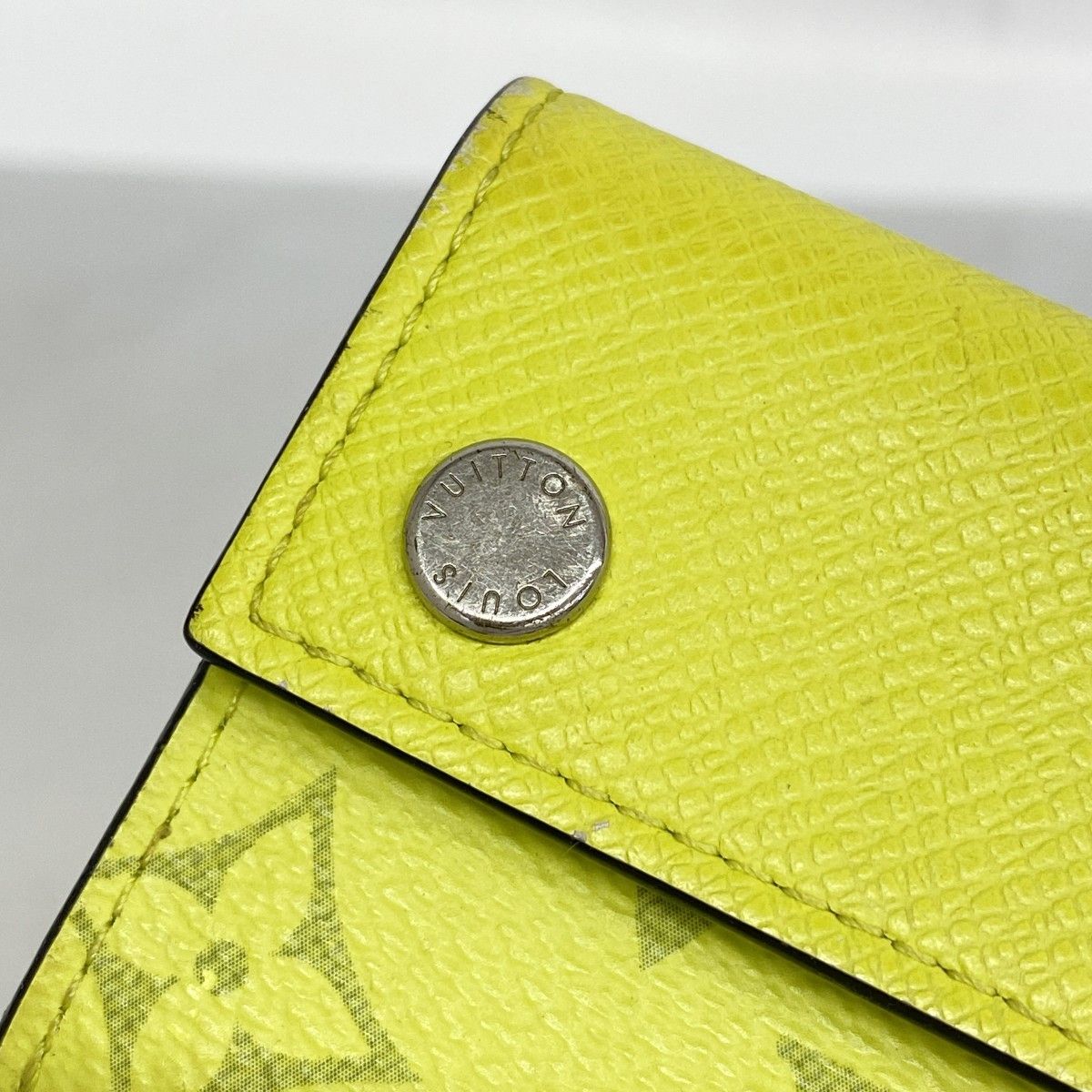 Louis Vuitton Trifold Wallet Taigarama Discovery Compact Jaune — view 7