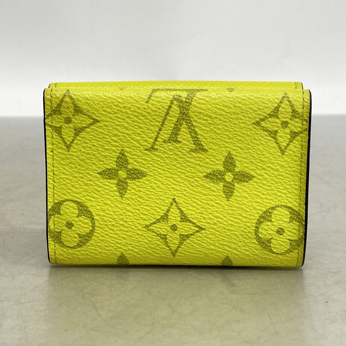 Louis Vuitton Trifold Wallet Taigarama Discovery Compact Jaune — view 8