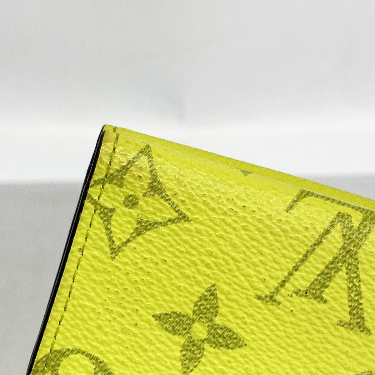 Louis Vuitton Trifold Wallet Taigarama Discovery Compact Jaune — view 6