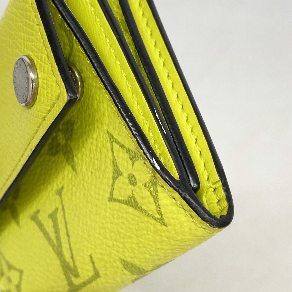 Louis Vuitton Trifold Wallet Taigarama Discovery Compact Jaune — view 5