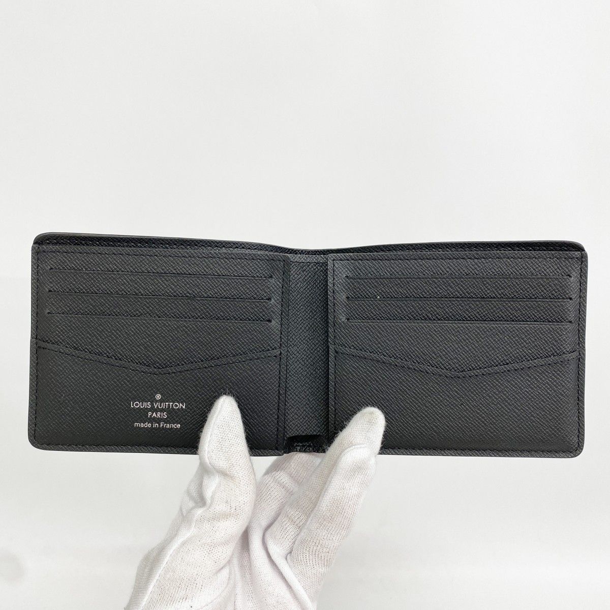 Louis Vuitton Billfold Taiga Portefeuille Calf Noir Wallet — view 3