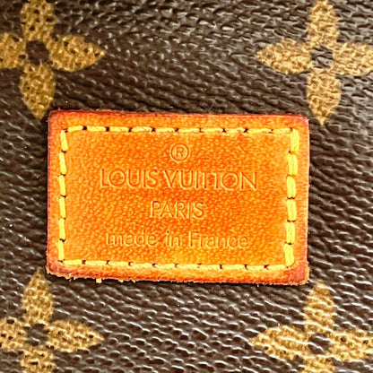 Louis Vuitton Saumur 30 Monogram Shoulder Bag Canvas — view 4