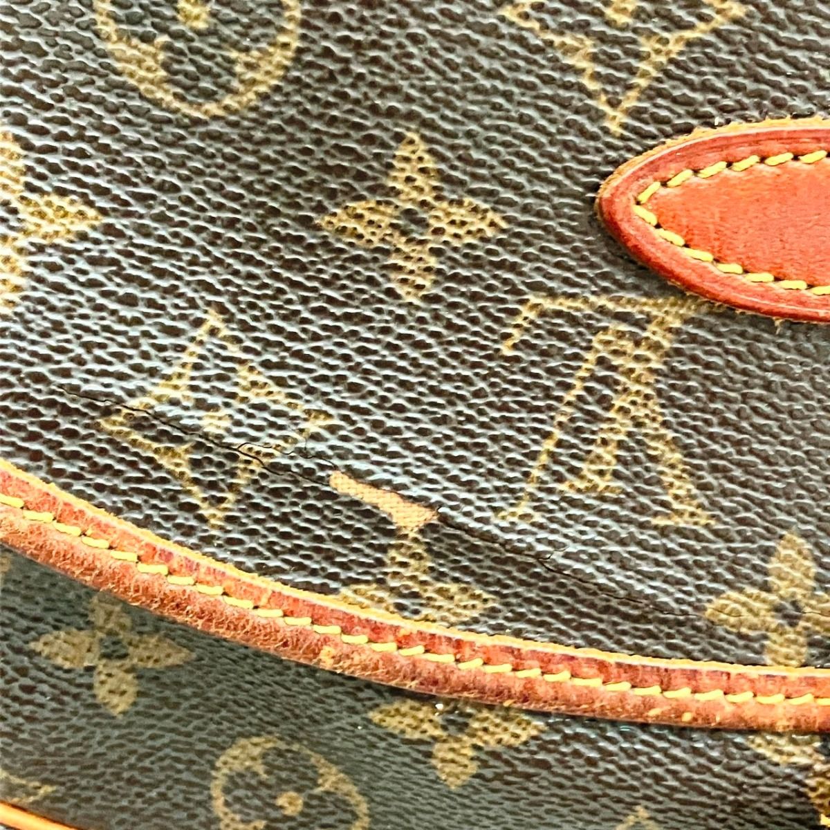 Louis Vuitton Saumur 30 Monogram Shoulder Bag Canvas — view 8