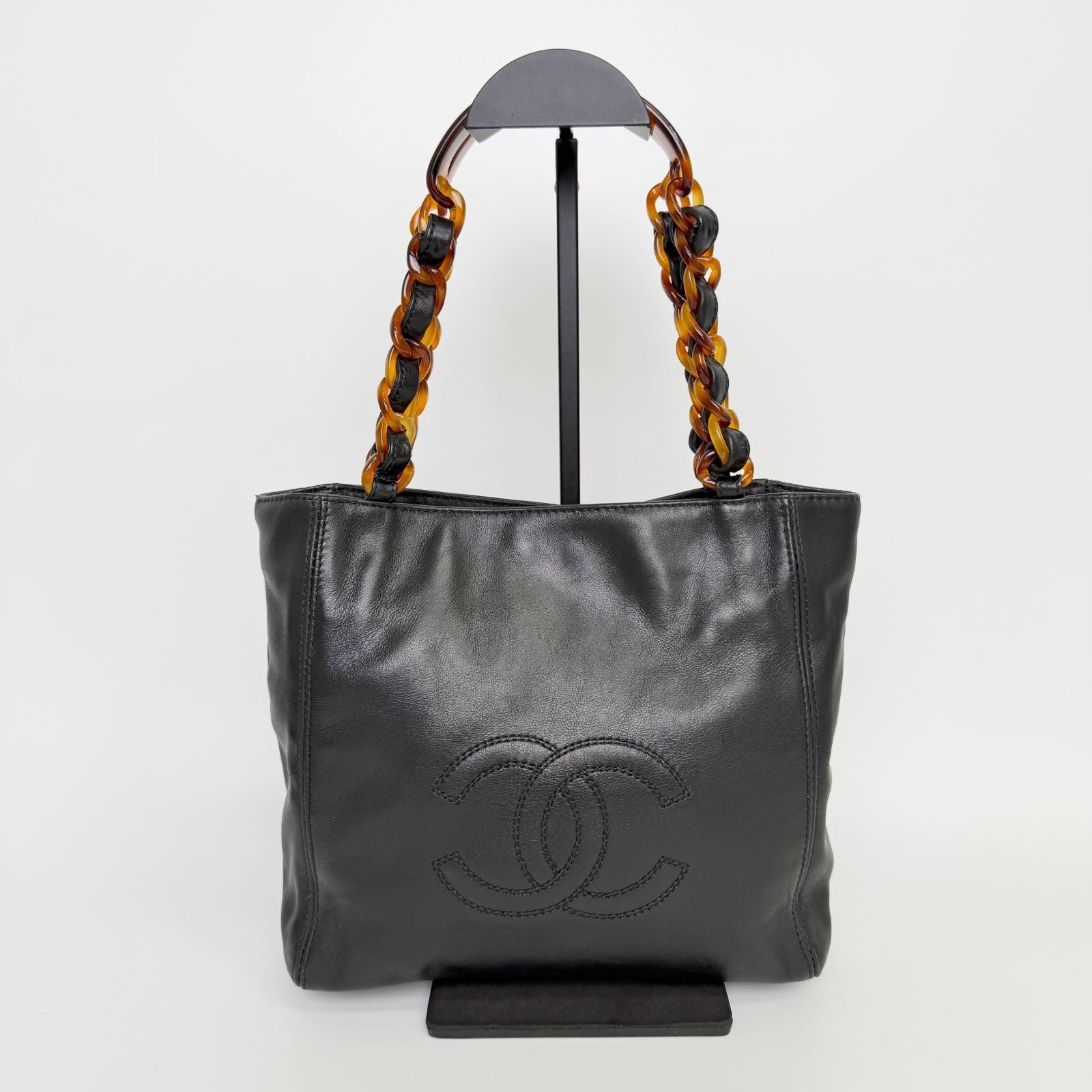 Chanel Timeless CC Tortoiseshell Chain Handbag Lambskin Black Vintage — view 3